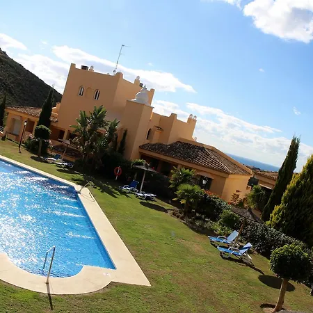 Santa Mª Village *